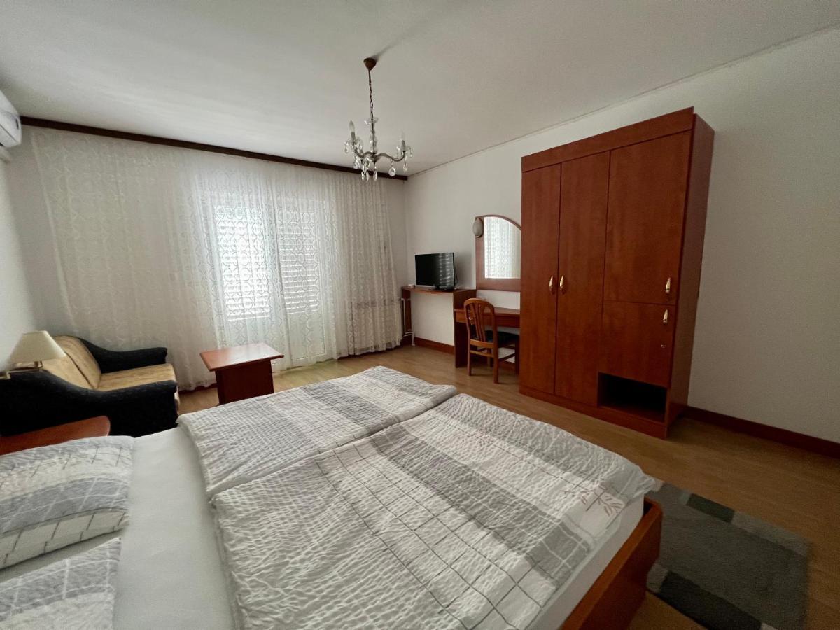 Apartments Matusan Palit Exterior photo